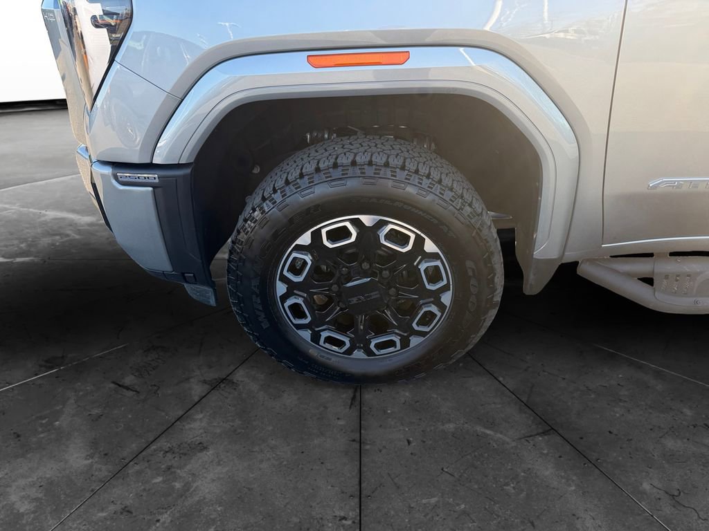 Used 2025 GMC Sierra 2500 AT4 w/ Technology Package image 14
