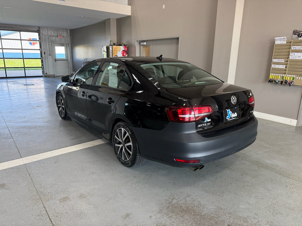 Used 2016 Volkswagen Jetta SE FWD image 5