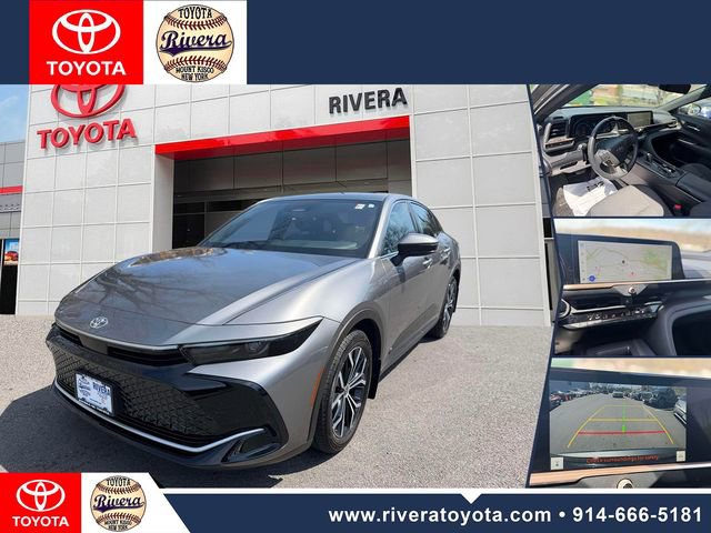 Used 2023 Toyota Crown XLE image 1