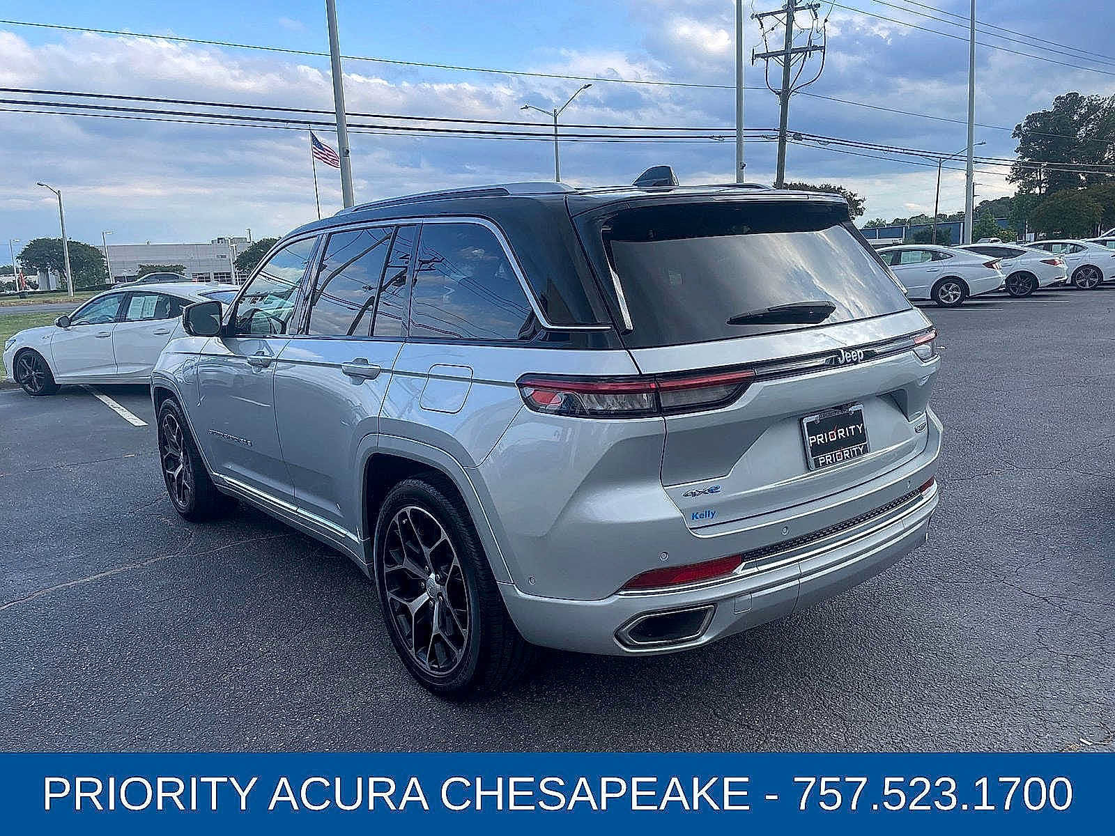 Used 2022 Jeep Grand Cherokee Summit AWD/4WD image 4