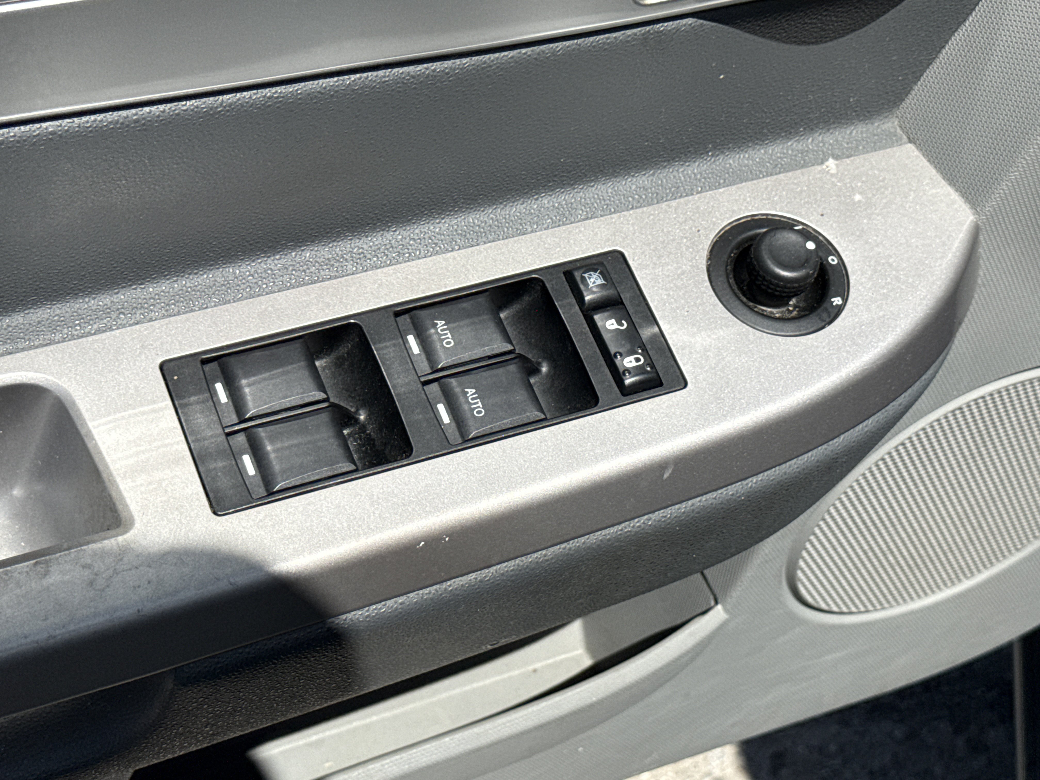 Used 2008 Chrysler Sebring Touring w/ Special Touring Group FWD image 25