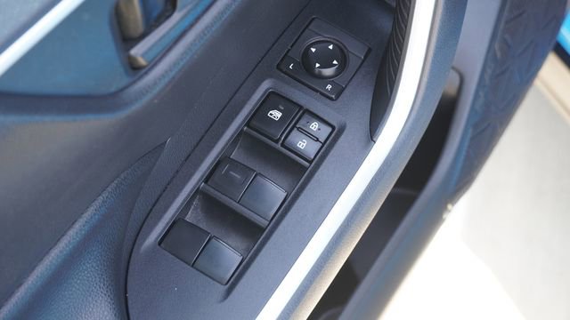 Used 2019 Toyota RAV4 LE image 21