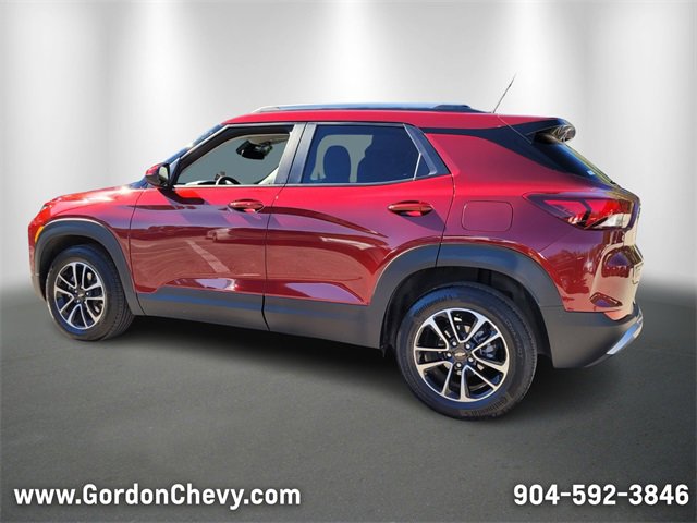 Used 2025 Chevrolet TrailBlazer LT image 3