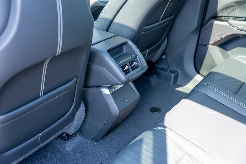 New 2025 Cadillac Lyriq Luxury image 23