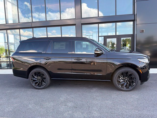 New 2027 Lincoln Navigator Reserve w/ Jet Appearance Package AWD/4WD image 2