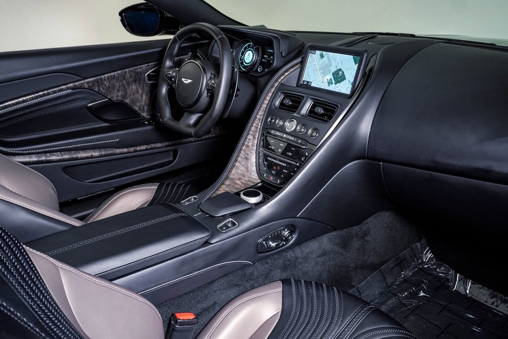 Used 2023 Aston Martin DB11 Volante image 19