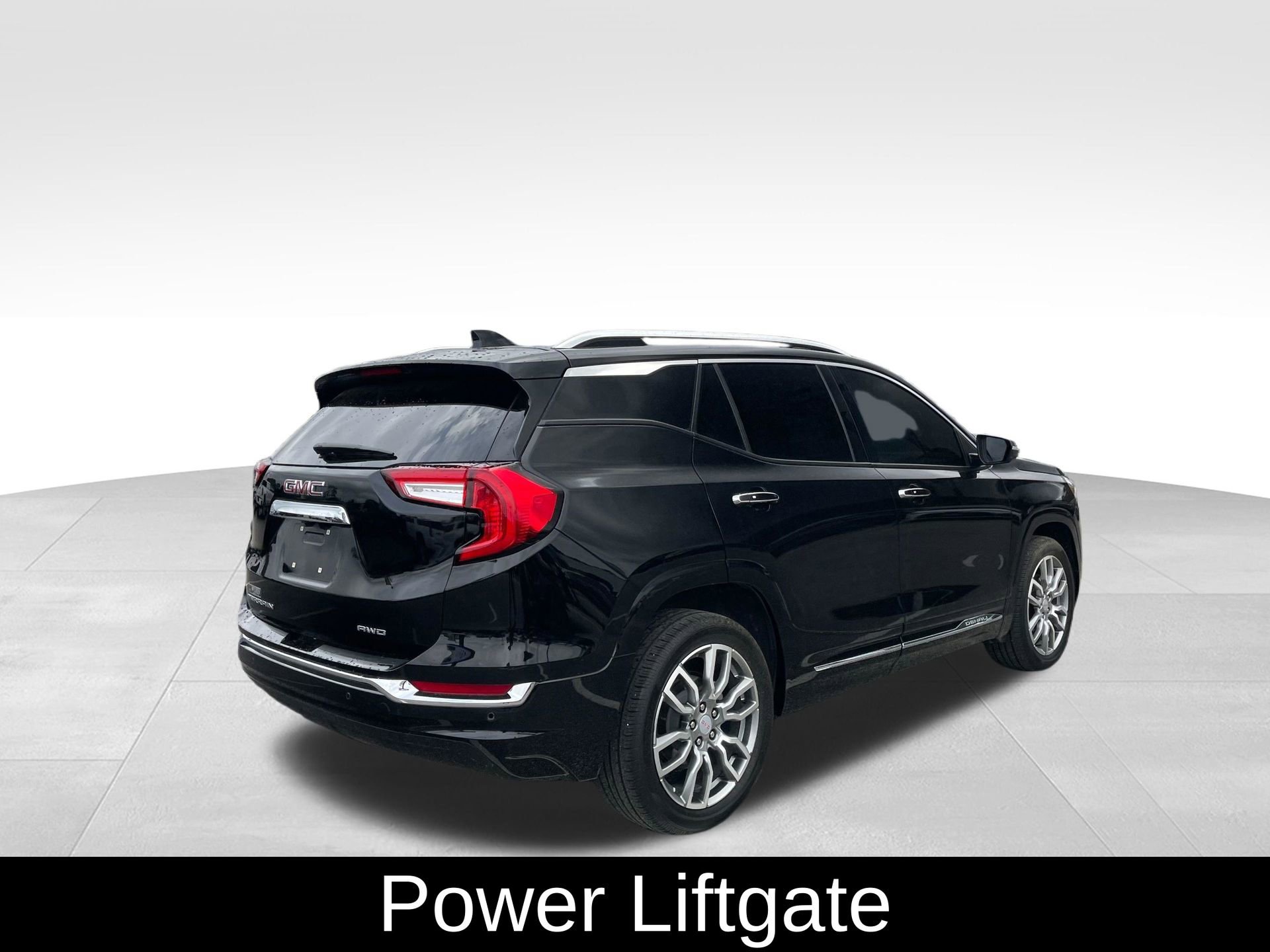 Used 2024 GMC Terrain Denali w/ Denali Premium Package image 9