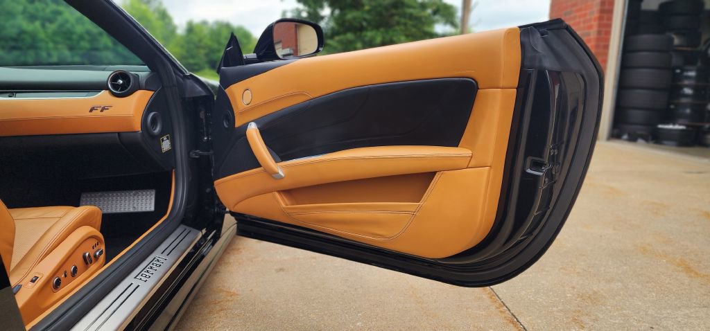Used 2016 Ferrari FF image 6