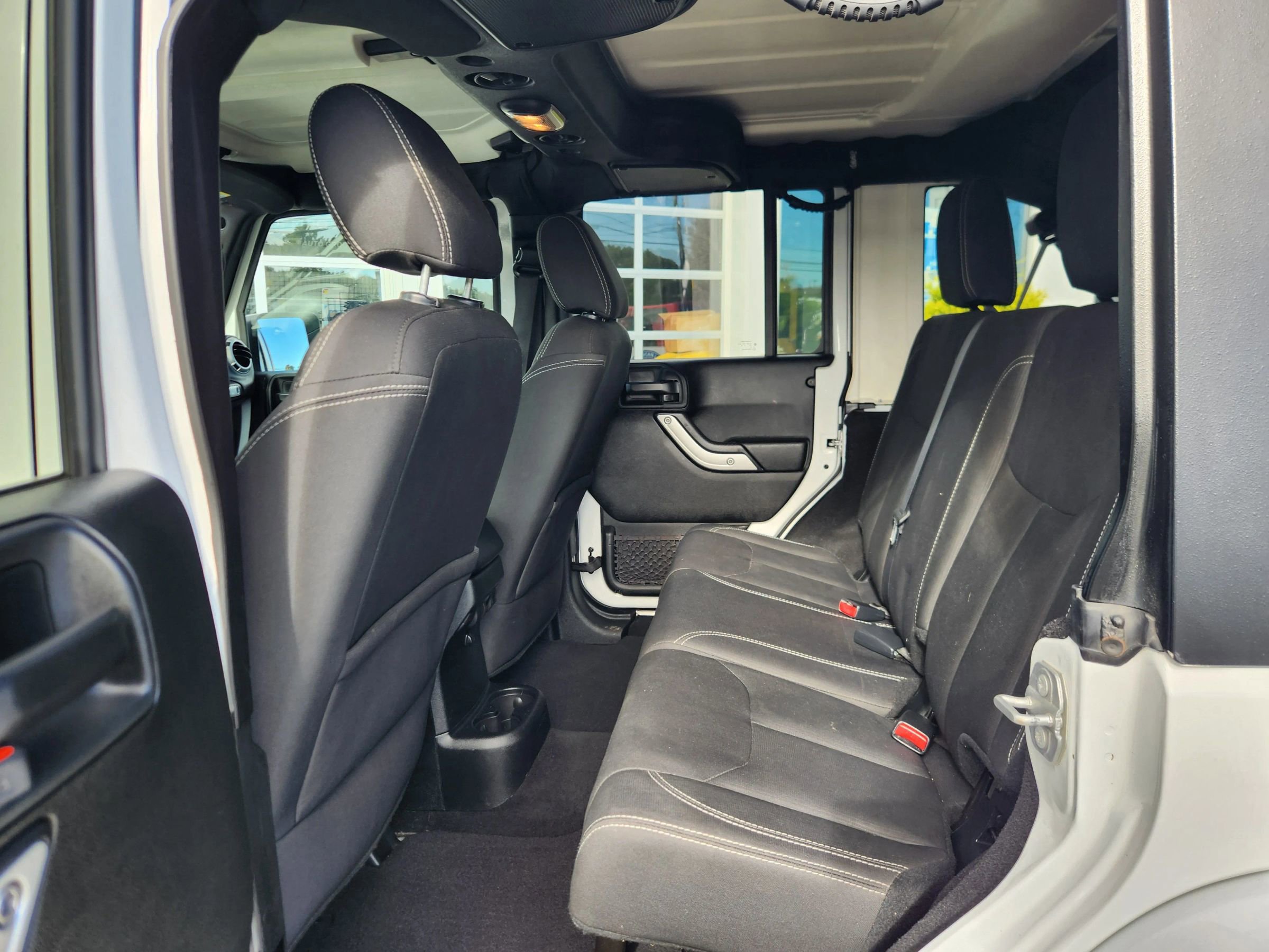 Used 2018 Jeep Wrangler Unlimited Sahara image 31