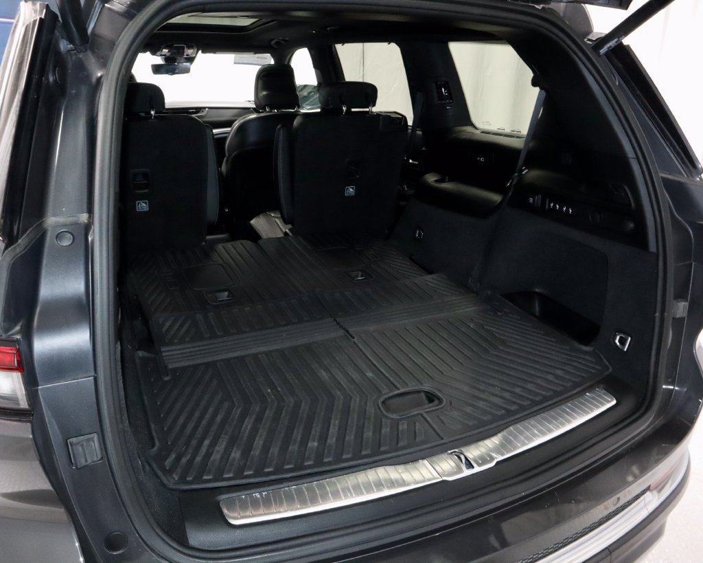 Used 2022 Jeep Grand Cherokee L Overland w/ Luxury Tech Group IV AWD/4WD image 12