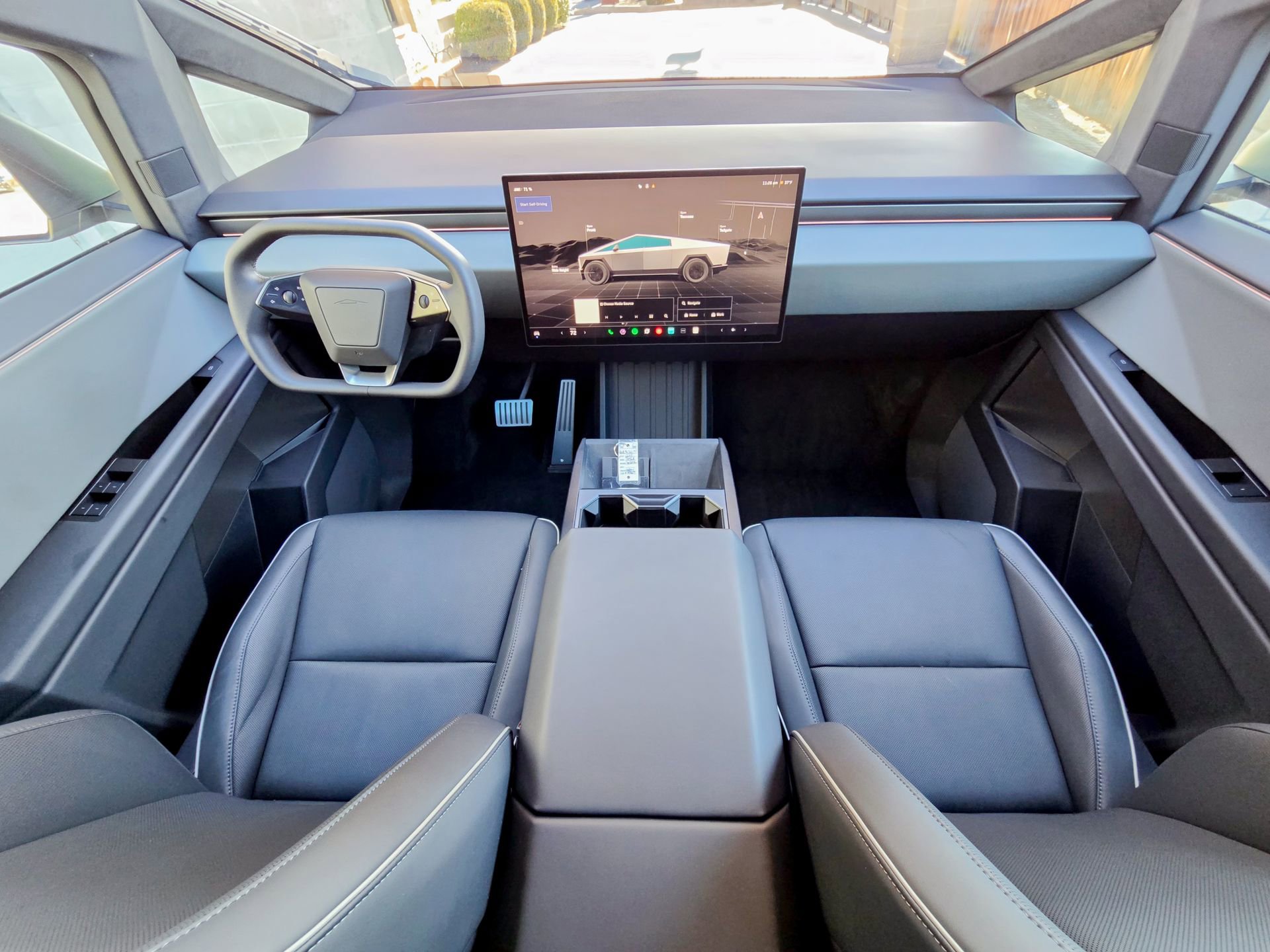 Used 2025 Tesla Cybertruck AWD Crew Cab image 2