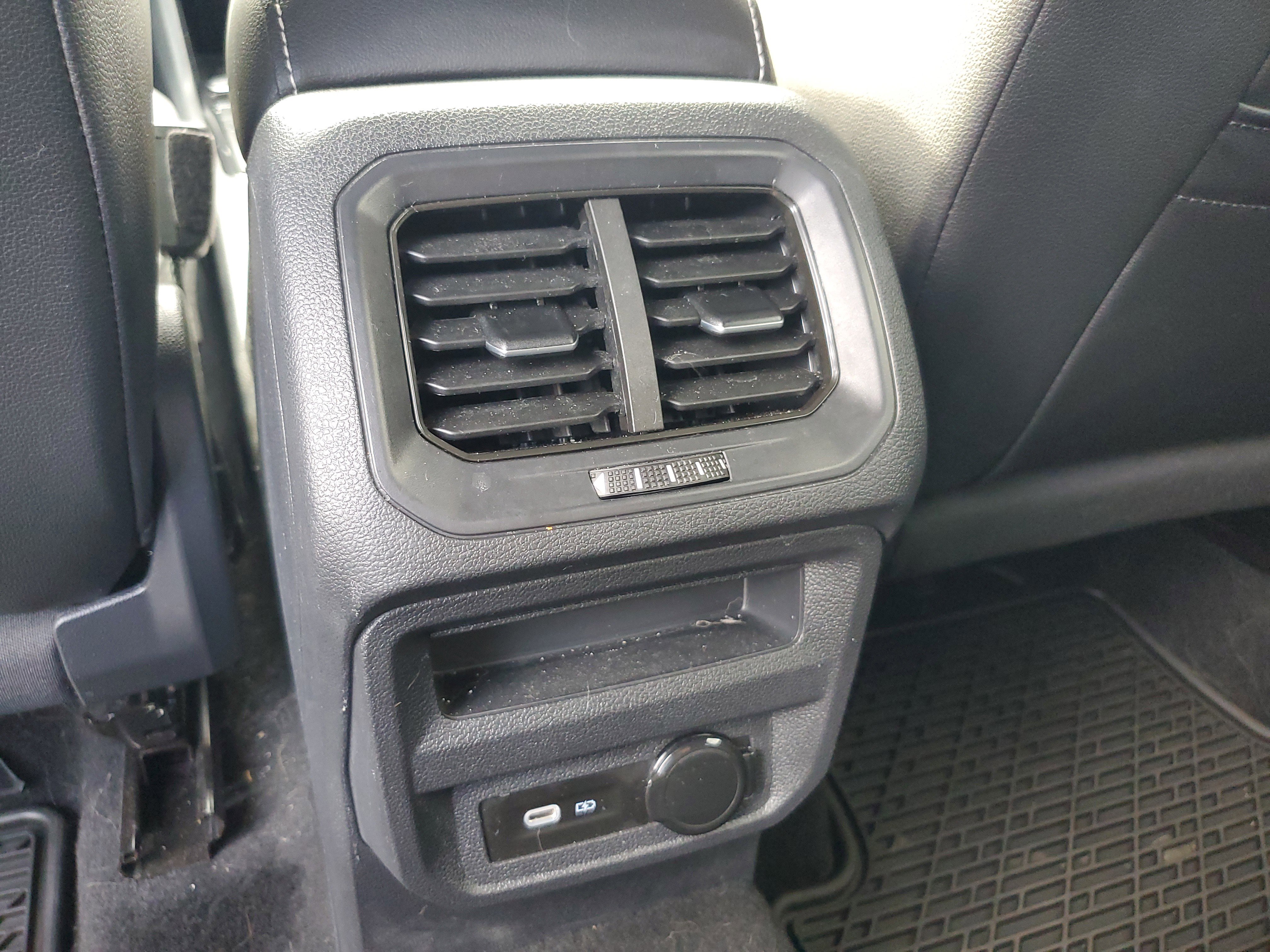 Used 2022 Volkswagen Tiguan SE R-Line FWD image 16