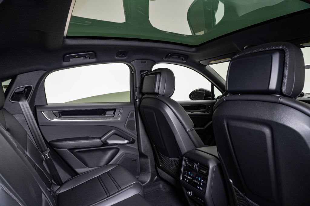 New 2026 Porsche Cayenne Coupe AWD/4WD image 16