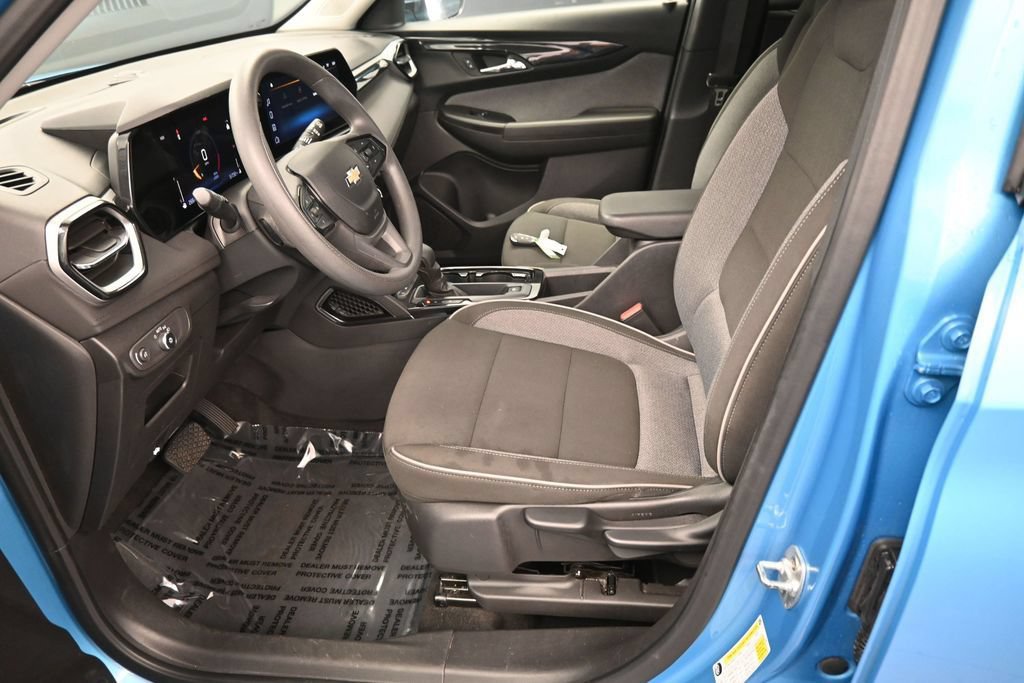 Used 2025 Chevrolet TrailBlazer LT AWD/4WD image 28