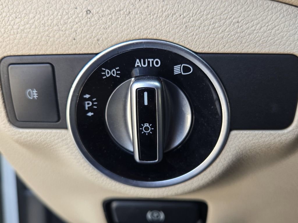 Used 2018 Mercedes-Benz CLA 250 image 25