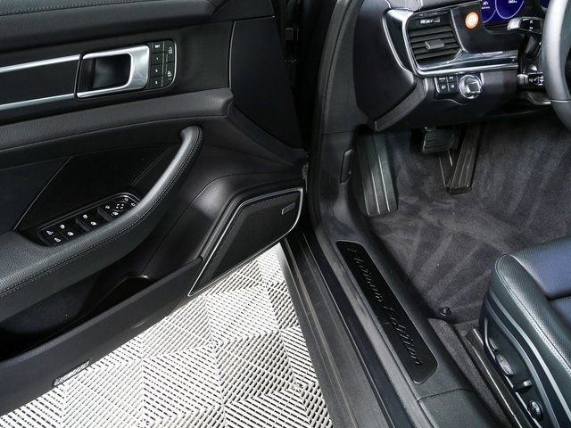 Certified 2023 Porsche Panamera Platinum Edition image 8