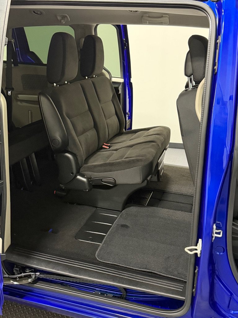 Used 2018 Dodge Grand Caravan SE w/ UConnect Hands-Free Group FWD image 10