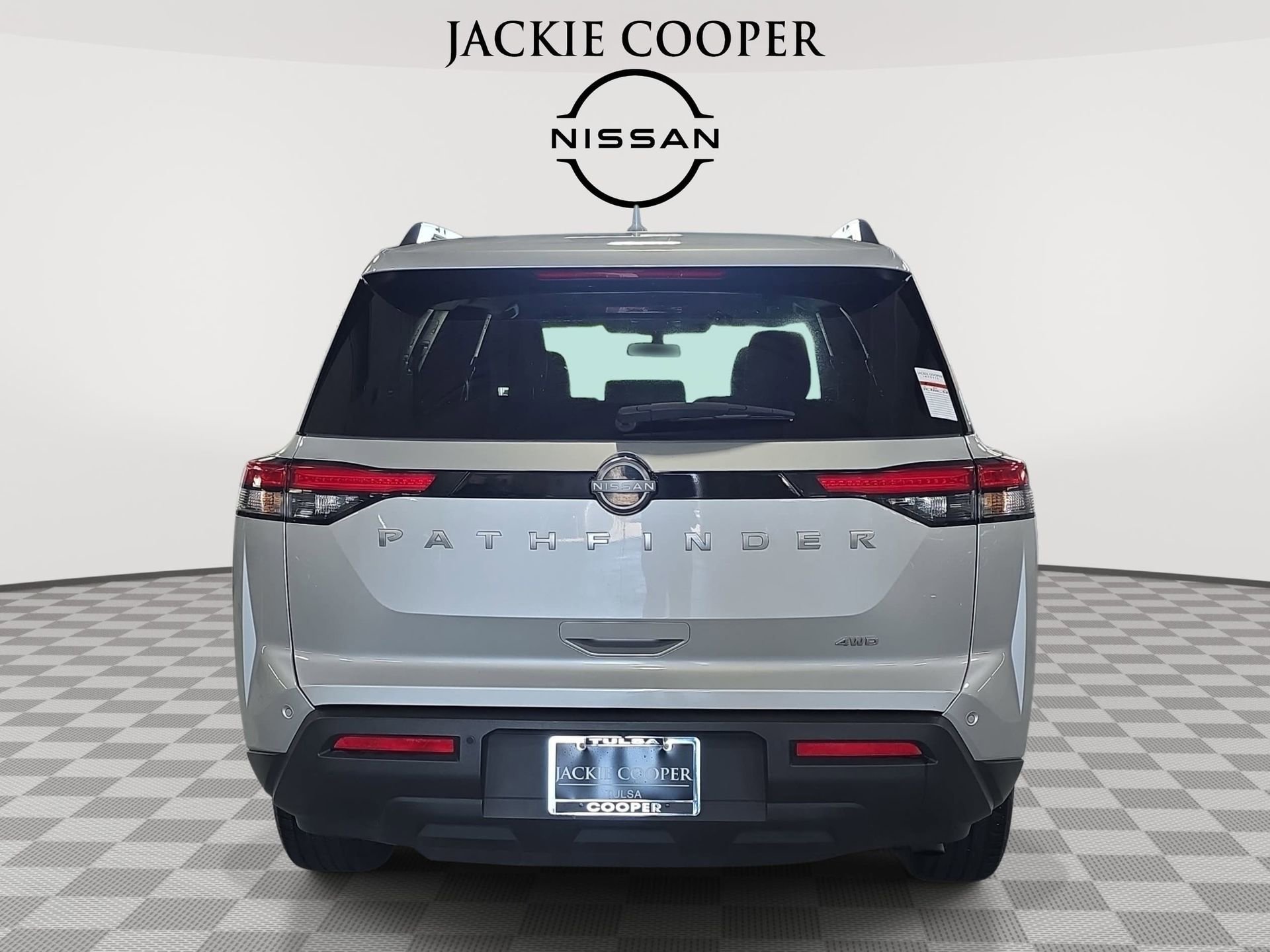 Used 2025 Nissan Pathfinder SV image 6