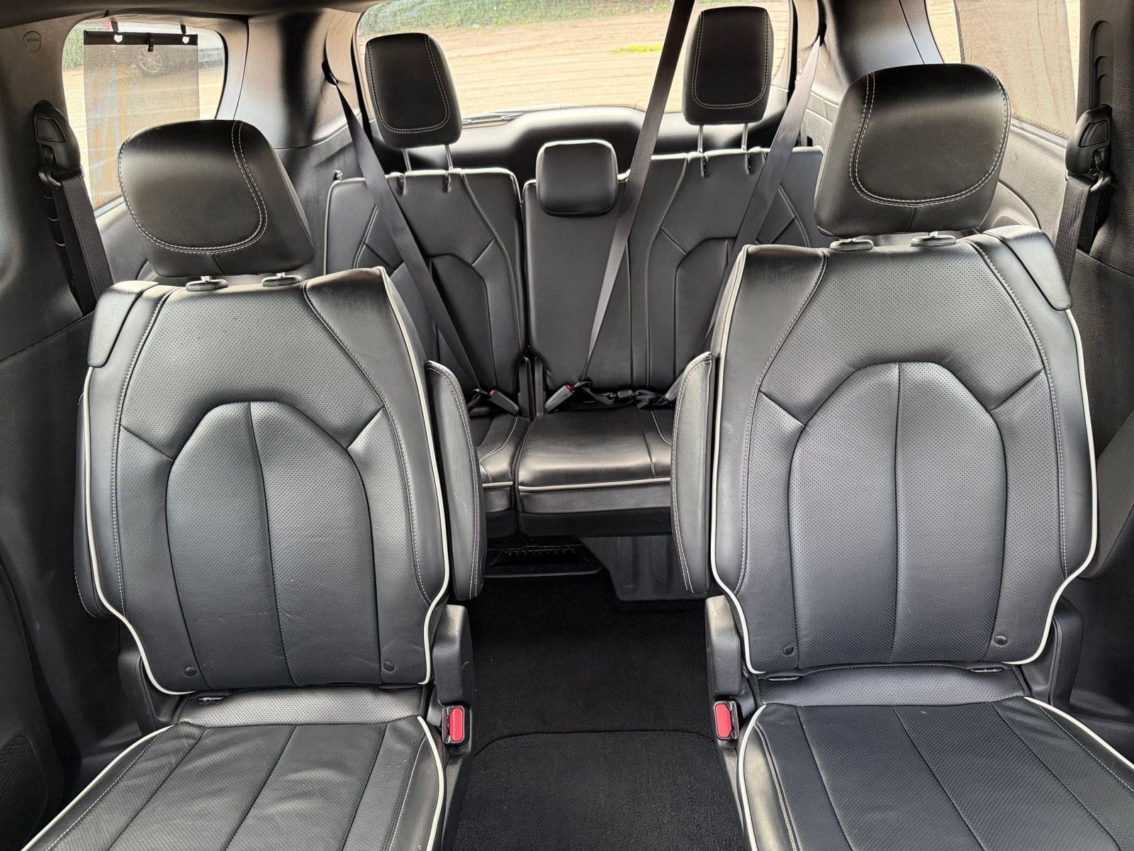 Used 2025 Chrysler Pacifica Limited image 43