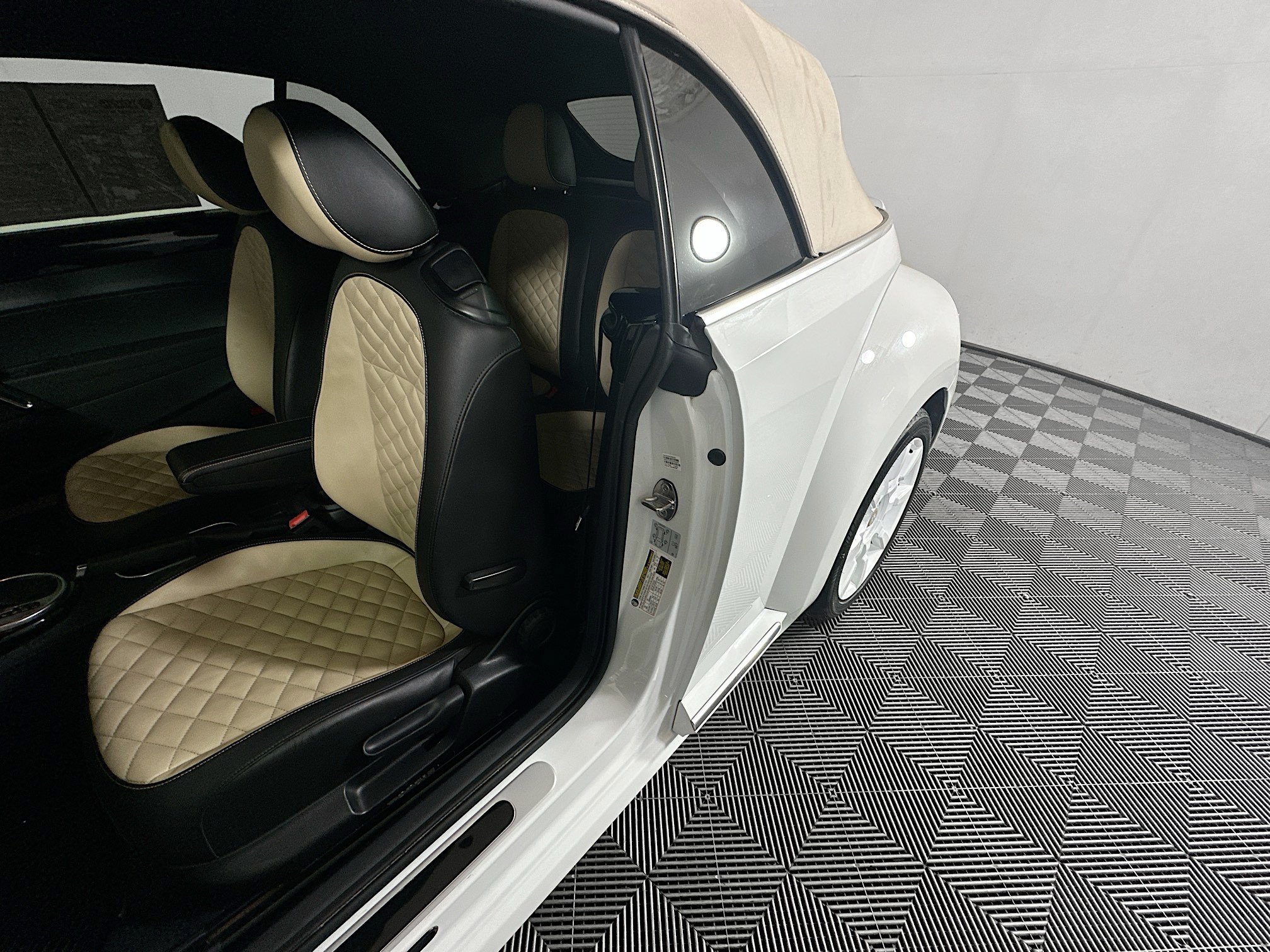 Used 2019 Volkswagen Beetle 2.0T Final Edition SEL FWD image 12