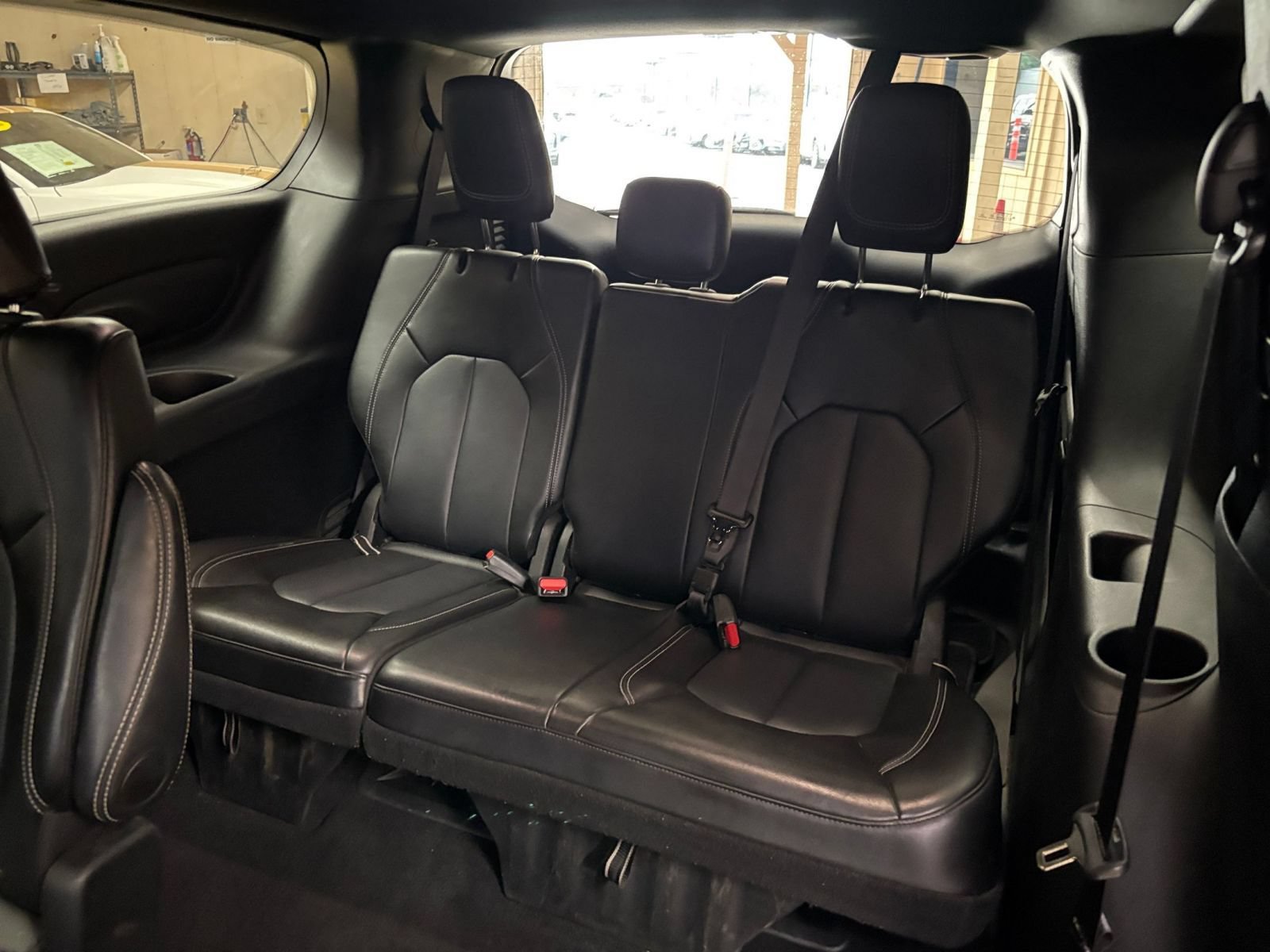 Used 2025 Chrysler Pacifica Select FWD image 29