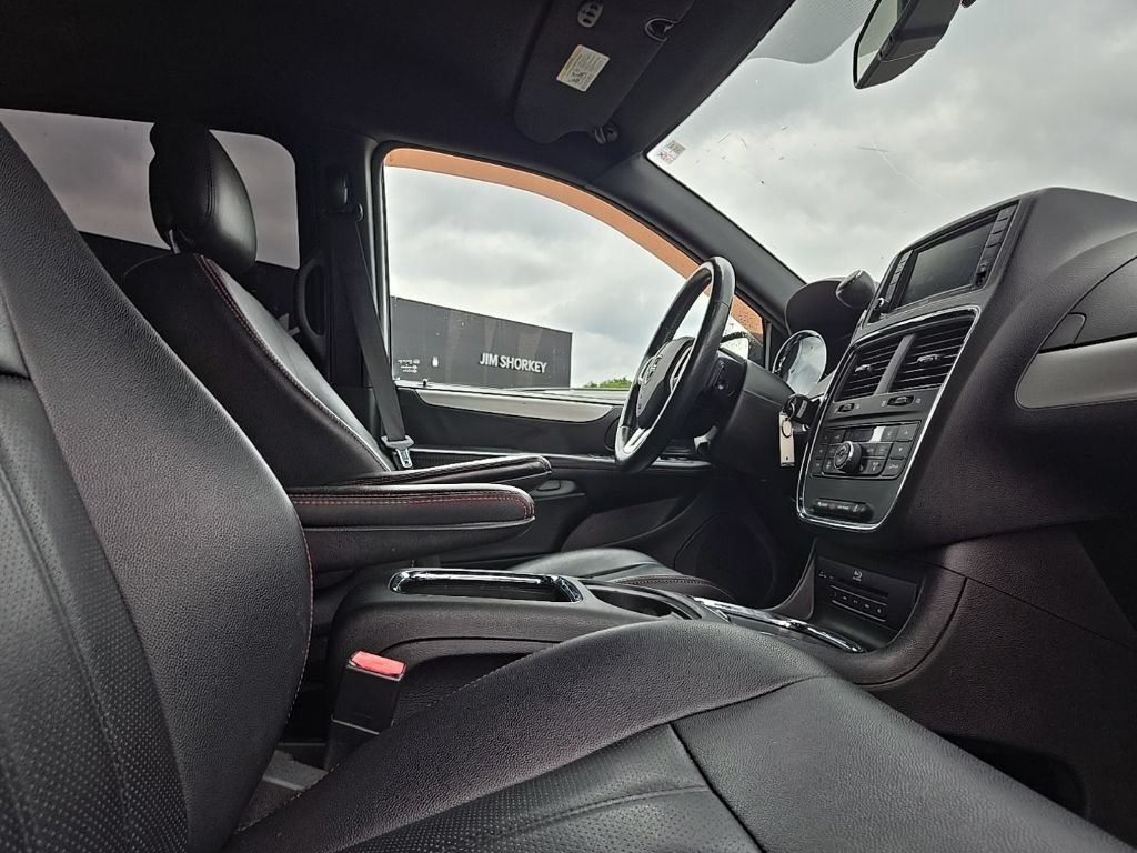 Used 2015 Dodge Grand Caravan R/T w/ Driver Convenience Group FWD image 33