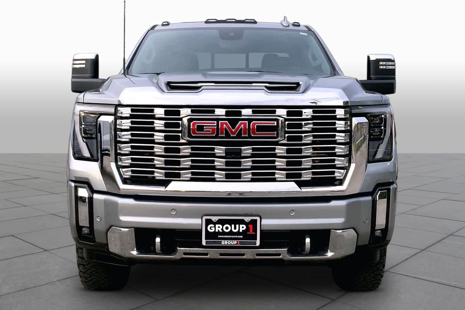 Used 2024 GMC Sierra 2500 Denali w/ Denali Reserve Package AWD/4WD image 4