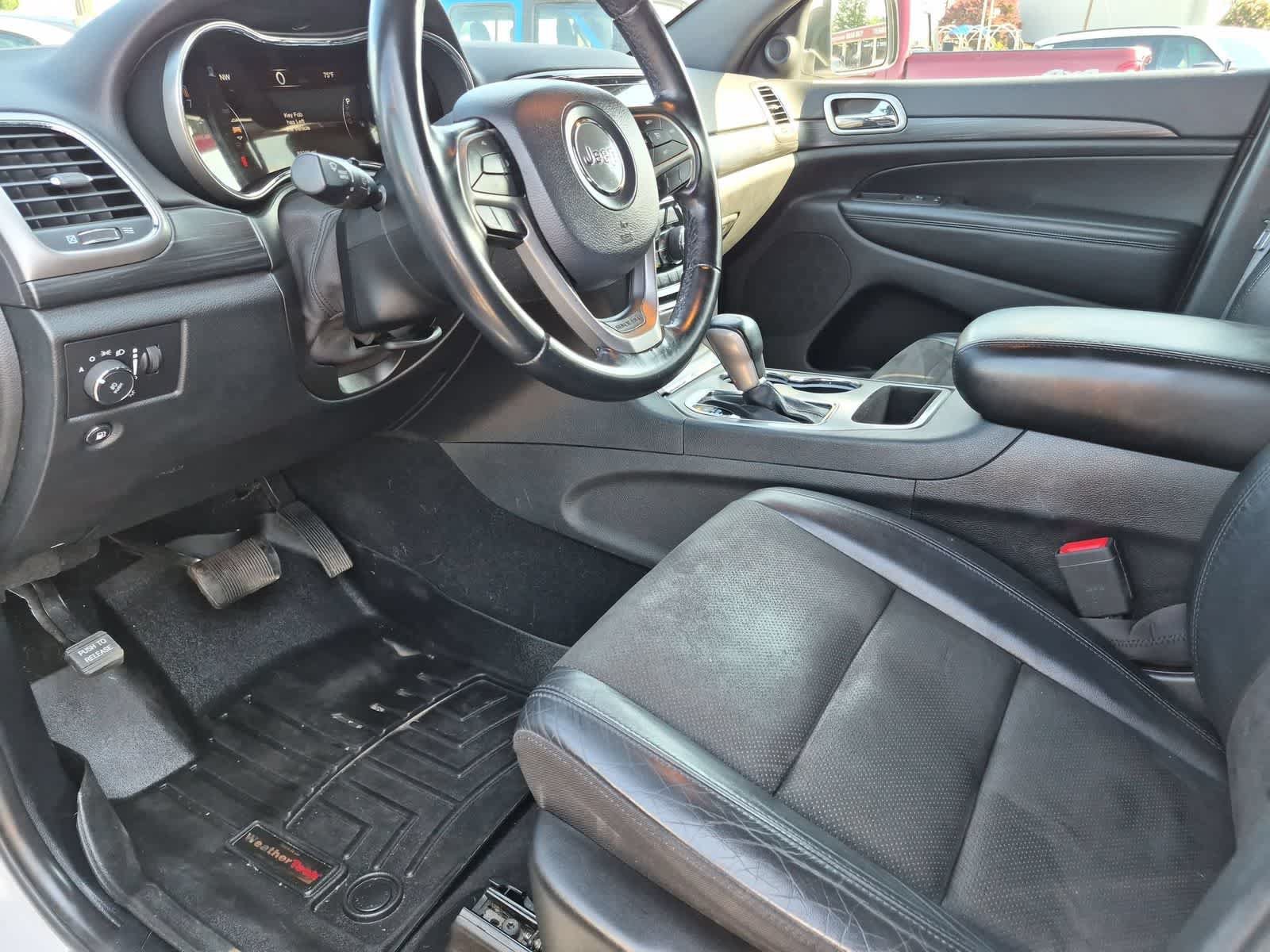 Used 2020 Jeep Grand Cherokee Laredo w/ Laredo X Package RWD image 2