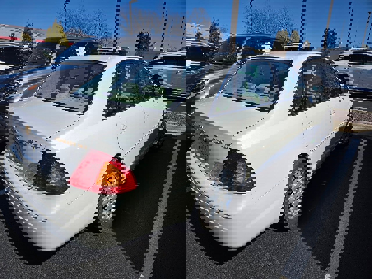 Used 2000 Toyota Avalon XLS image 7