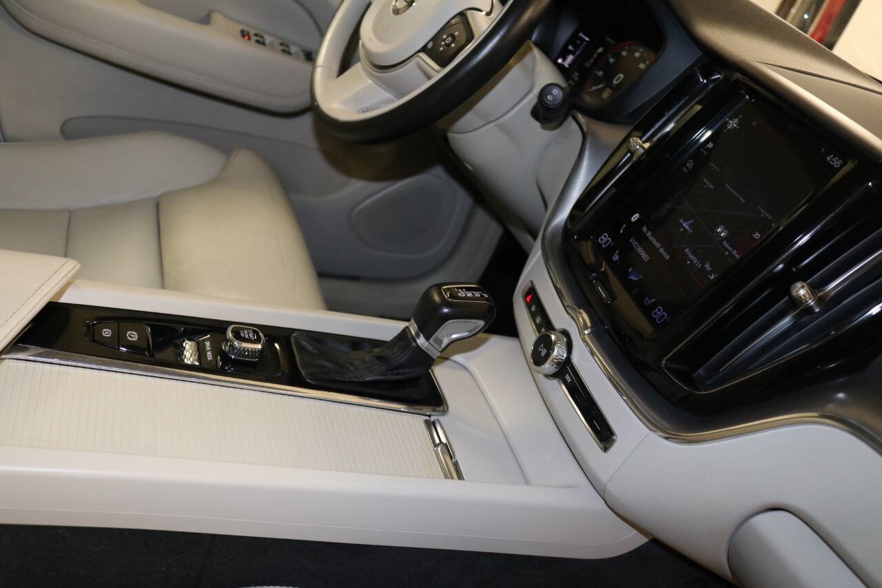 Used 2019 Volvo XC60 T5 Momentum w/ Premium Package AWD/4WD image 49