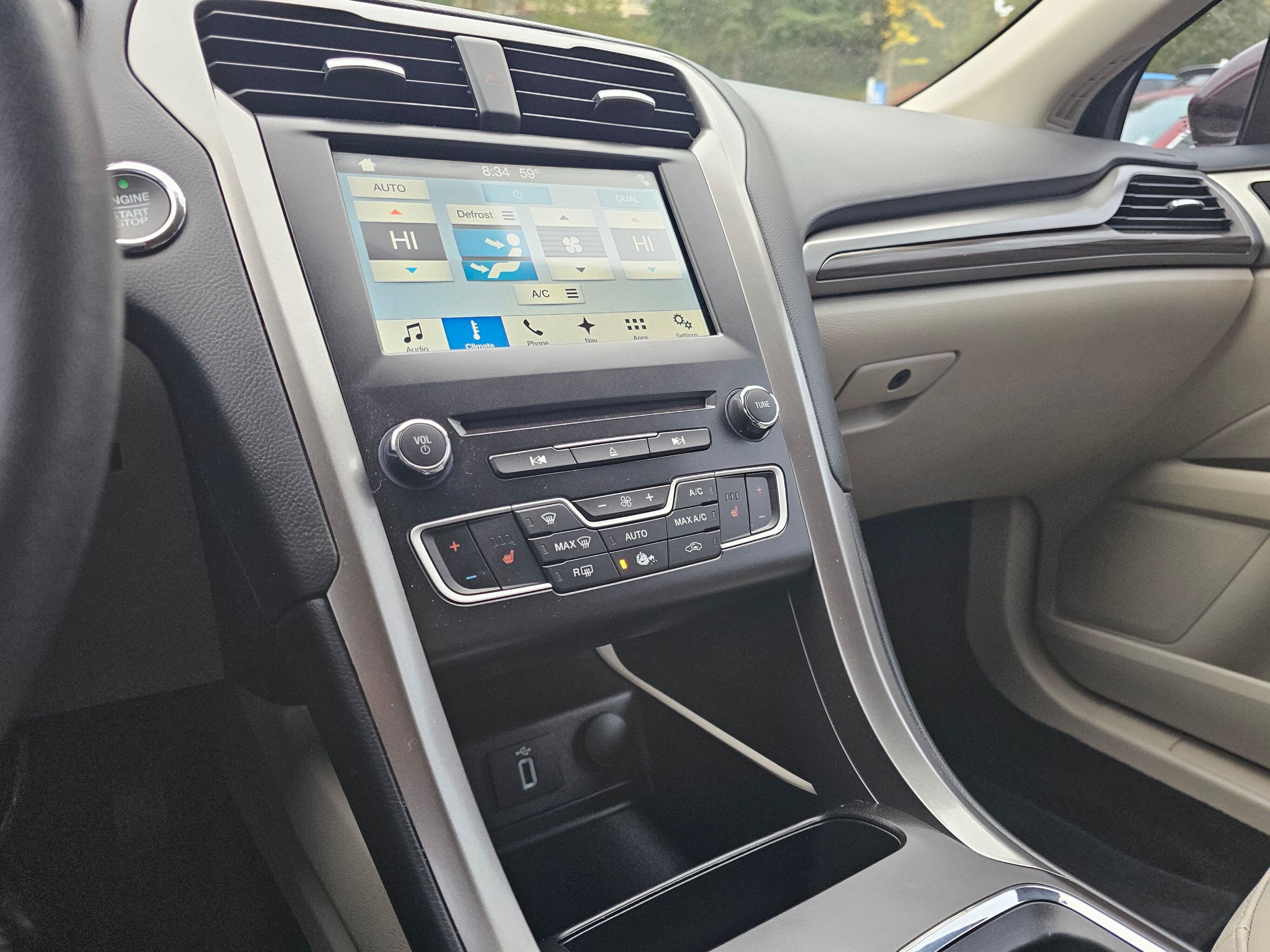 Used 2018 Ford Fusion SE w/ Fusion SE Technology Package FWD image 29