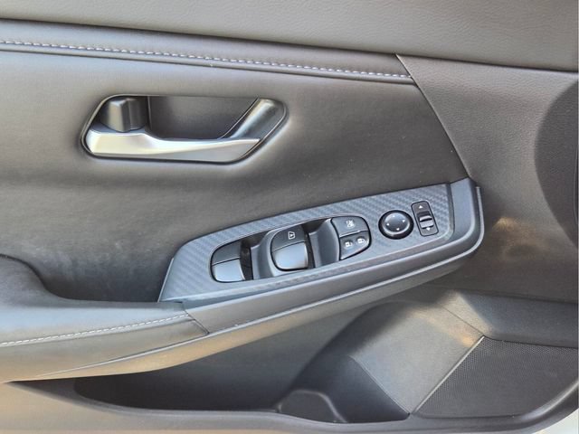 Used 2022 Nissan Sentra SV FWD image 32