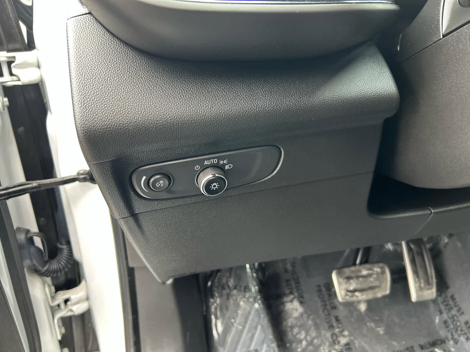 Used 2023 Buick Envision Essence w/ Sport Touring Package image 14