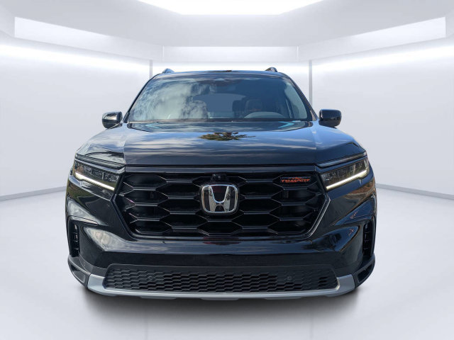 Used 2025 Honda Pilot TrailSport image 8