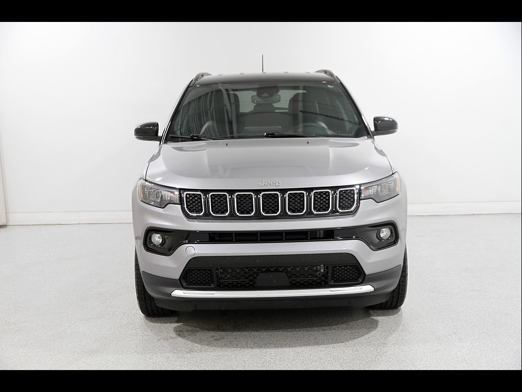 Used 2023 Jeep Compass Limited AWD/4WD image 2