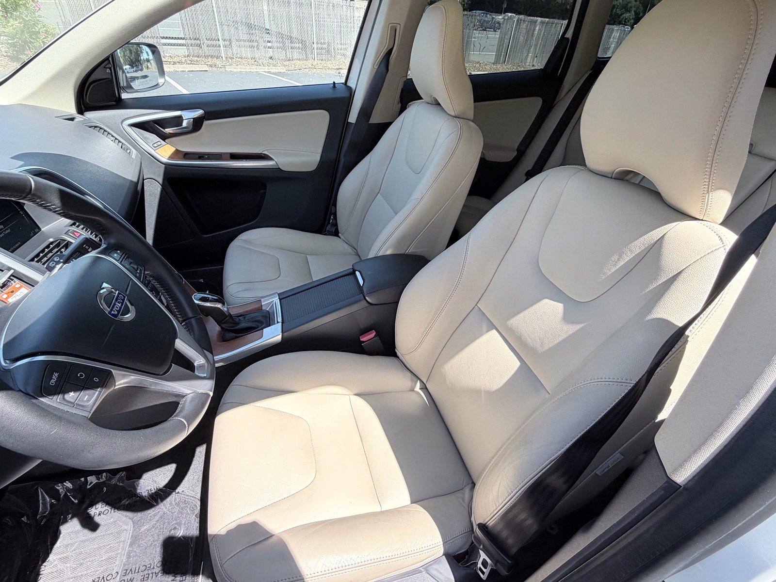 Used 2016 Volvo XC60 T6 w/ Proximity Package AWD/4WD image 8