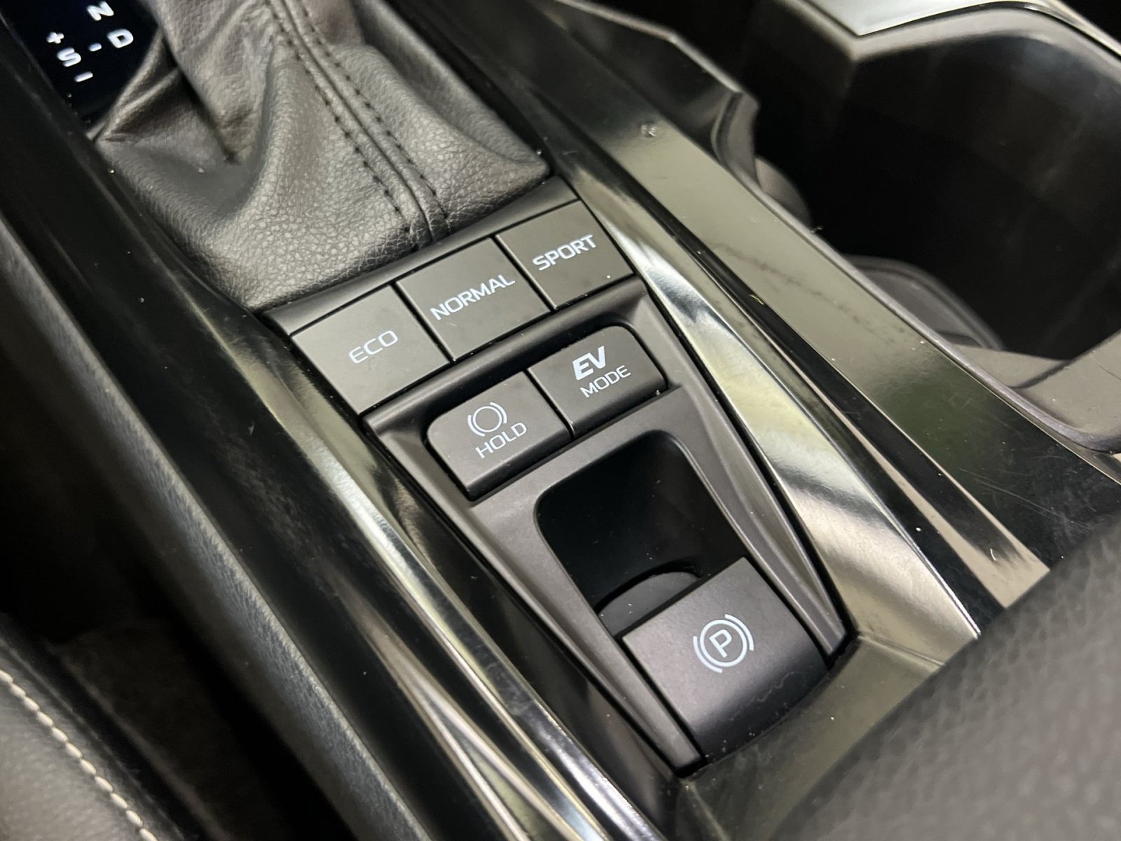 Used 2025 Toyota Camry SE FWD image 30