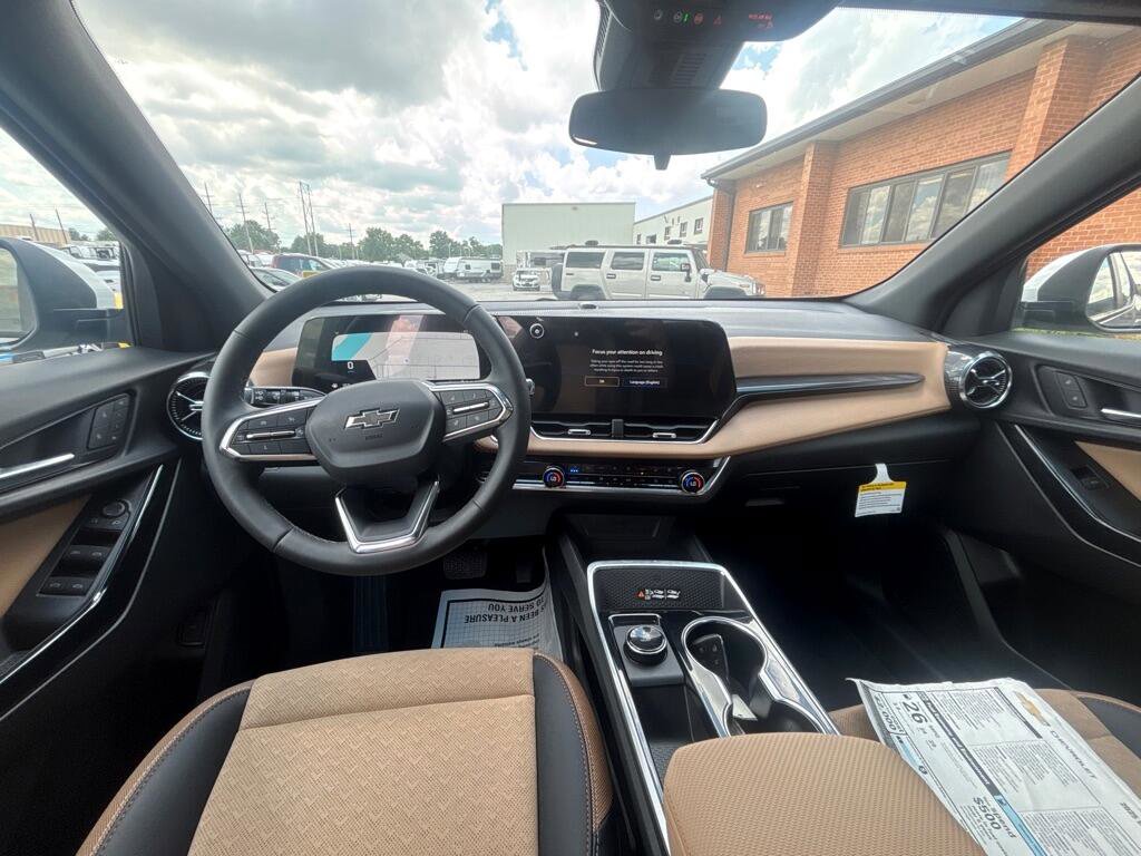 Used 2025 Chevrolet Equinox ACTIV w/ Convenience Package III image 17