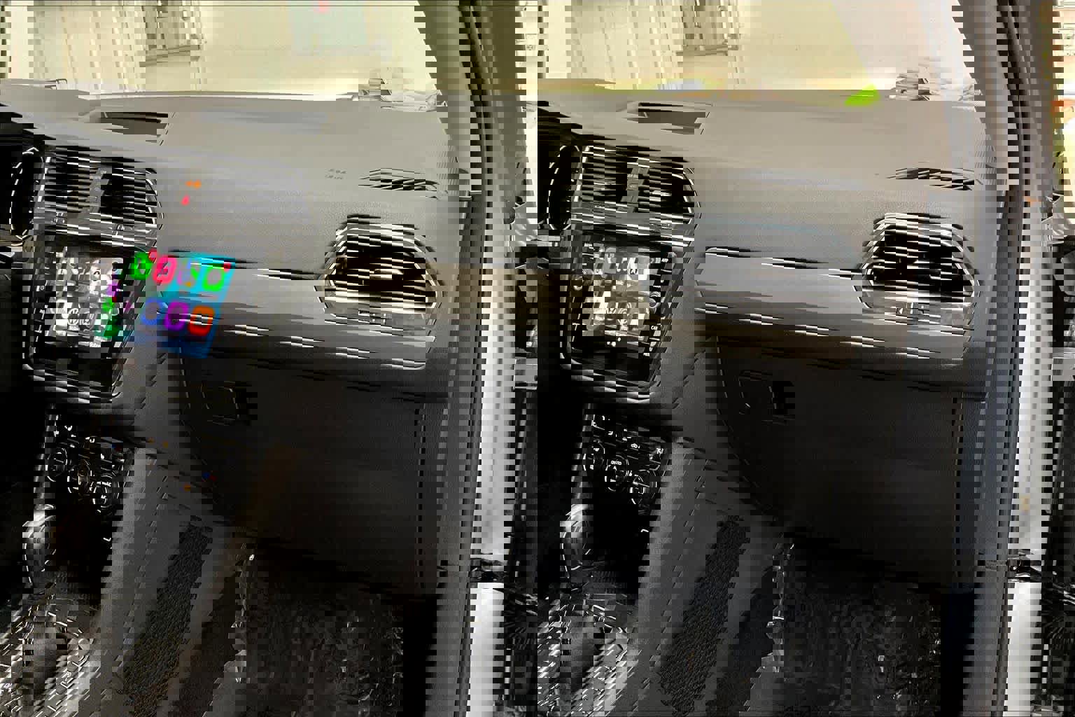 Used 2021 Volkswagen Tiguan SE image 19