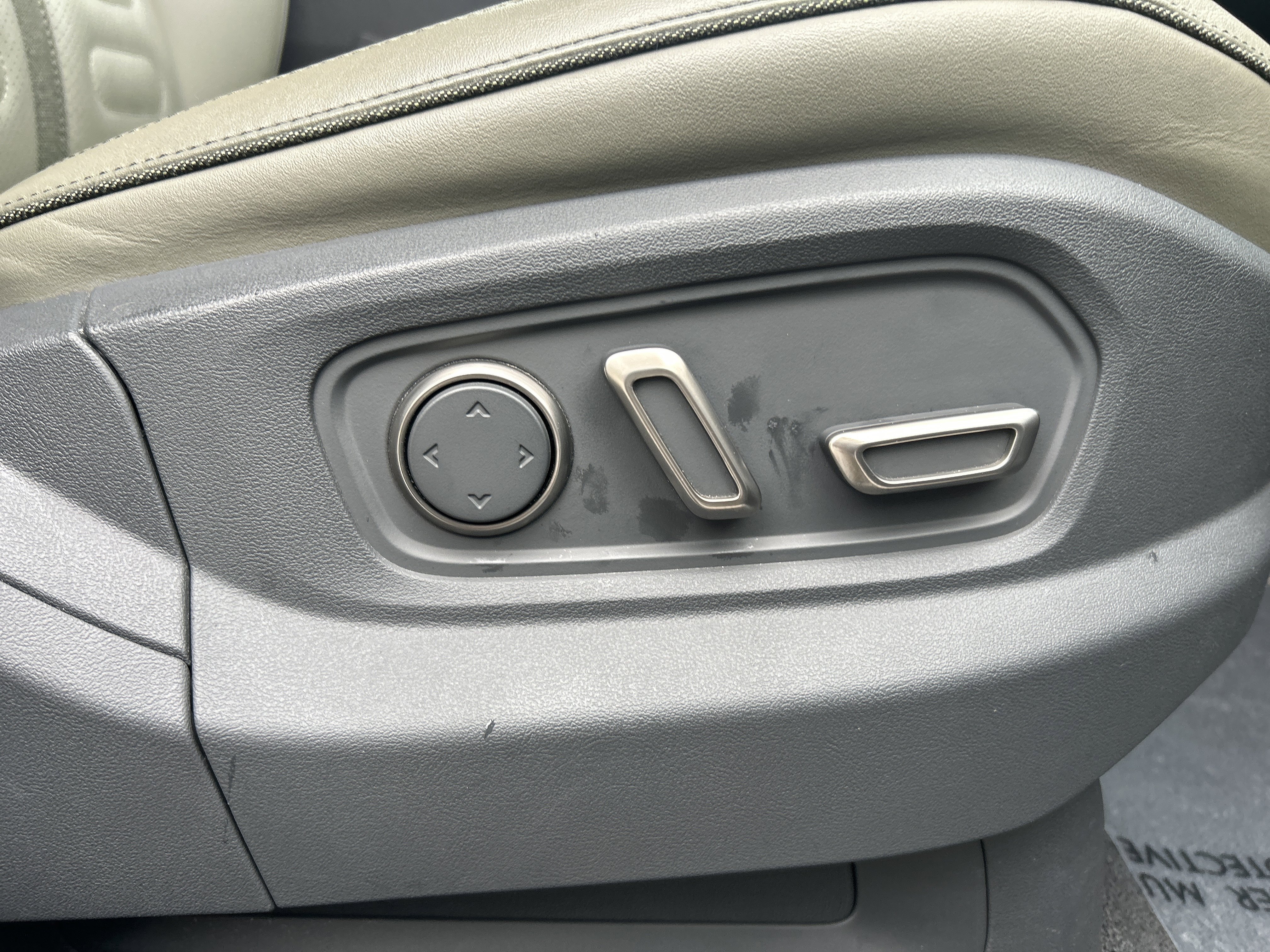 Used 2023 Rivian R1T Adventure AWD/4WD image 32