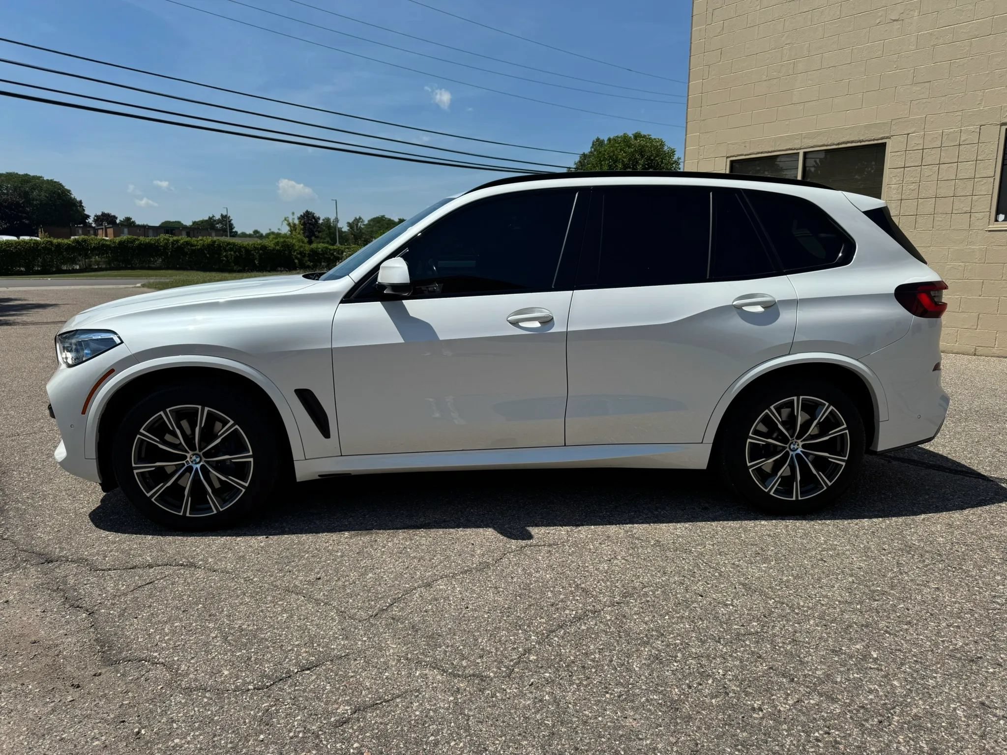 Used 2021 BMW X5 xDrive40i w/ M Sport Package AWD/4WD image 5