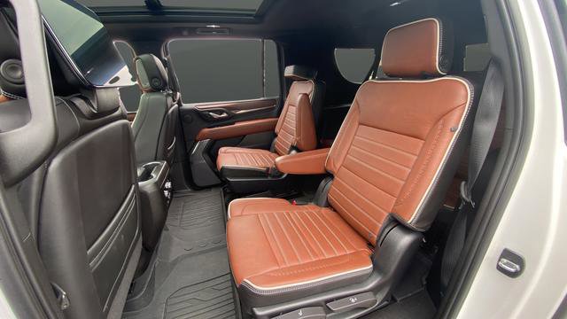 Used 2023 GMC Yukon XL Denali Ultimate w/ LPO, Floor Liner Package AWD/4WD image 22