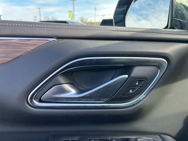 Used 2024 Chevrolet Suburban LT image 12