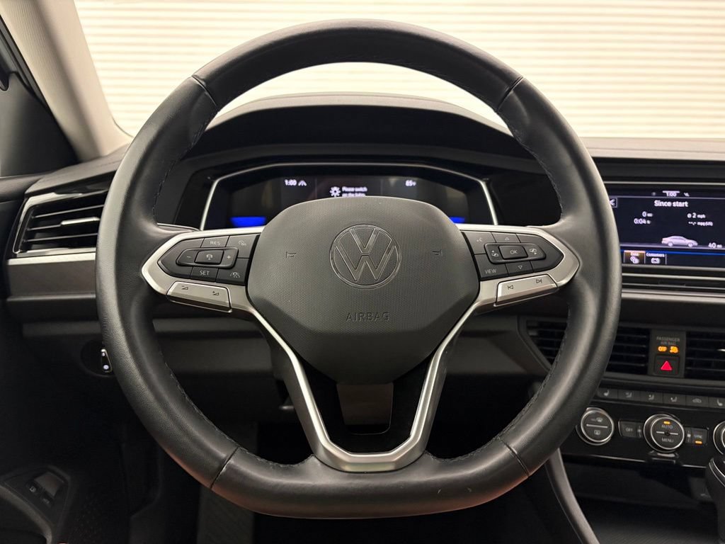 Used 2024 Volkswagen Jetta SE FWD image 5