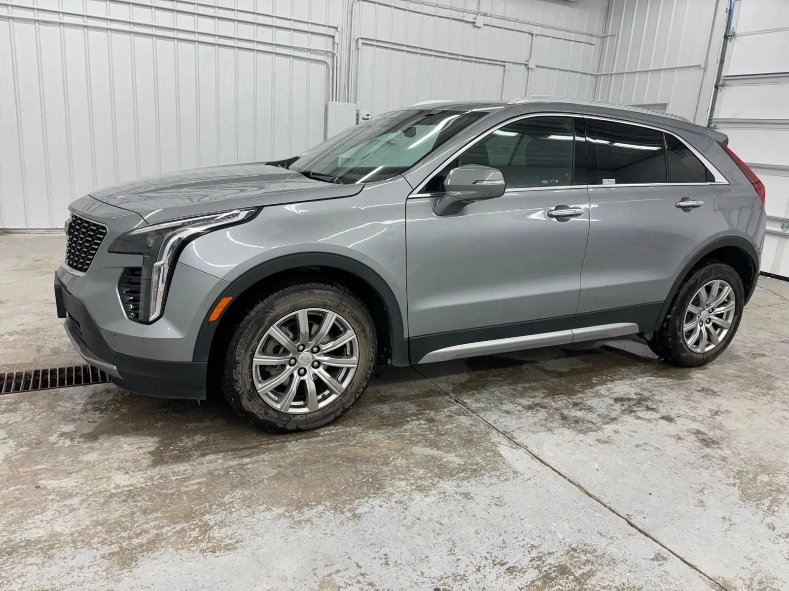 Used 2023 Cadillac XT4 Premium Luxury FWD image 1