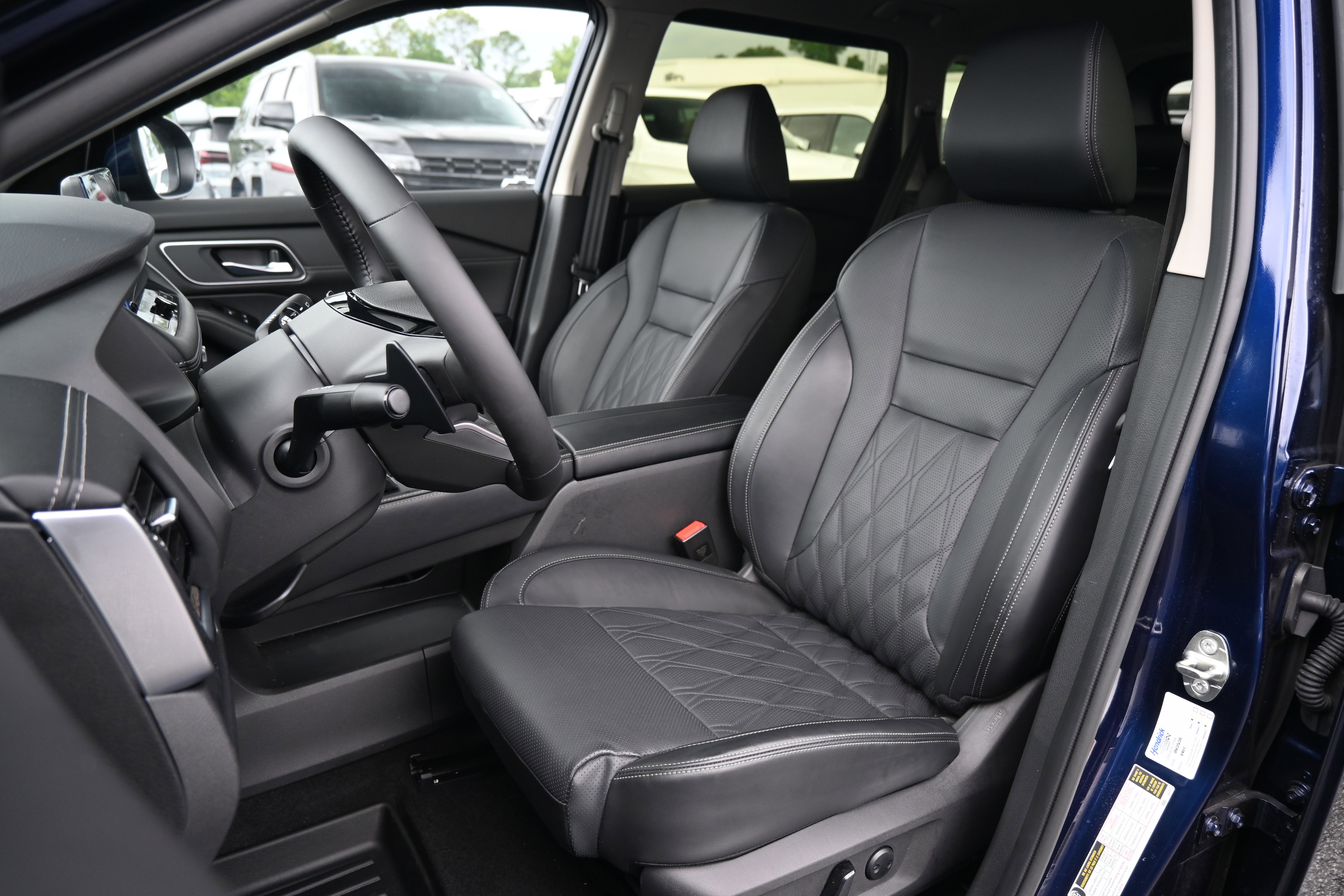 Used 2025 Nissan Rogue Platinum w/ Platinum Premium Package FWD image 16