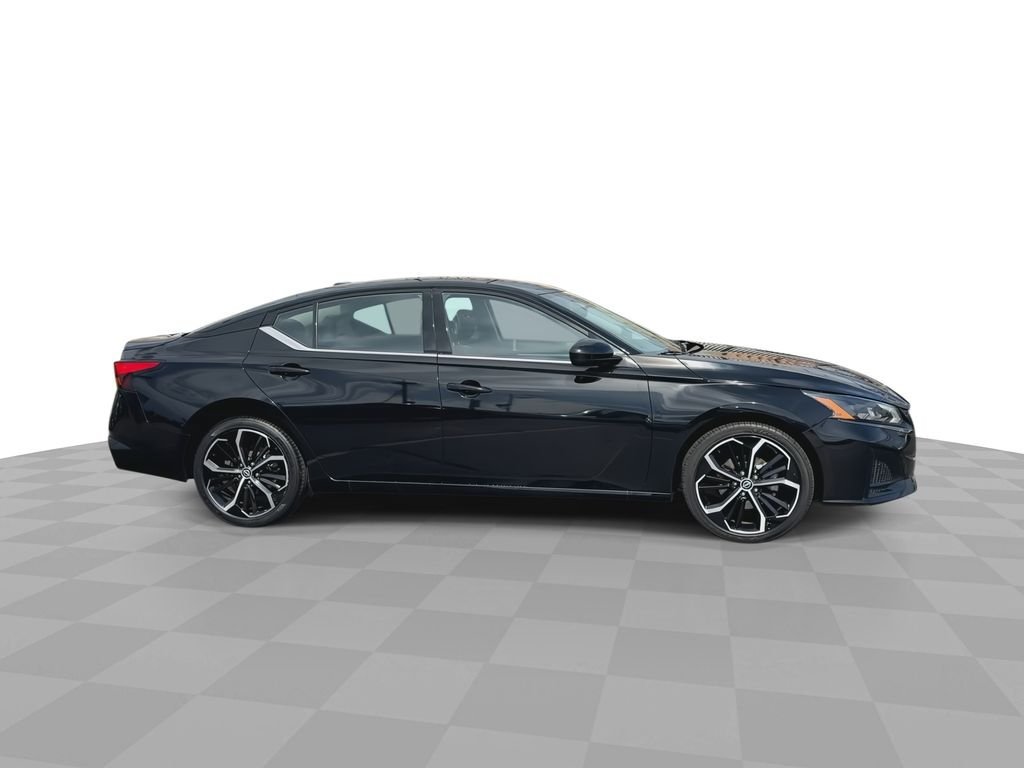 Used 2024 Nissan Altima 2.5 SR FWD image 44