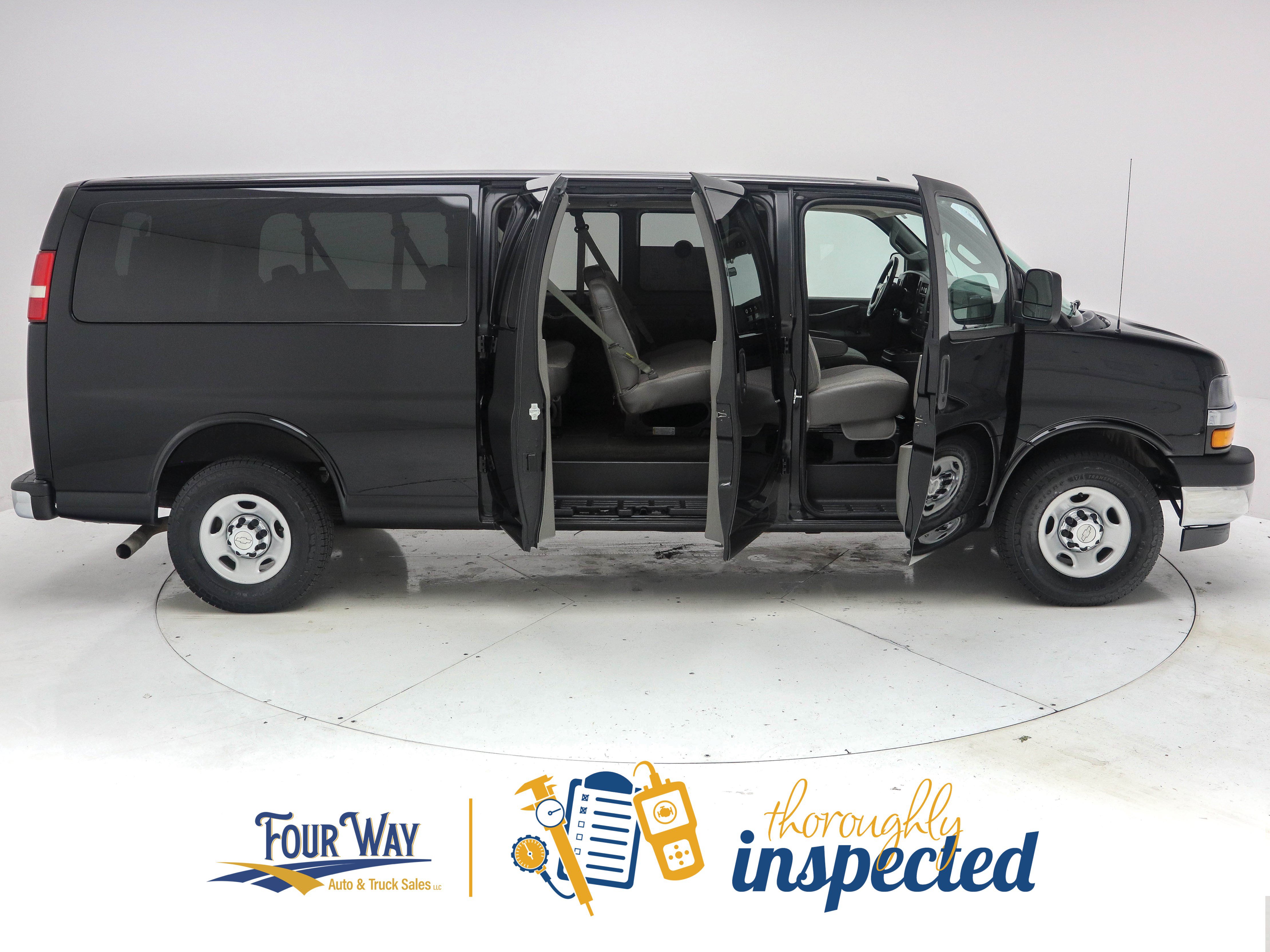 Used 2019 Chevrolet Express 3500 LT w/ LT Preferred Equipment Group RWD image 3