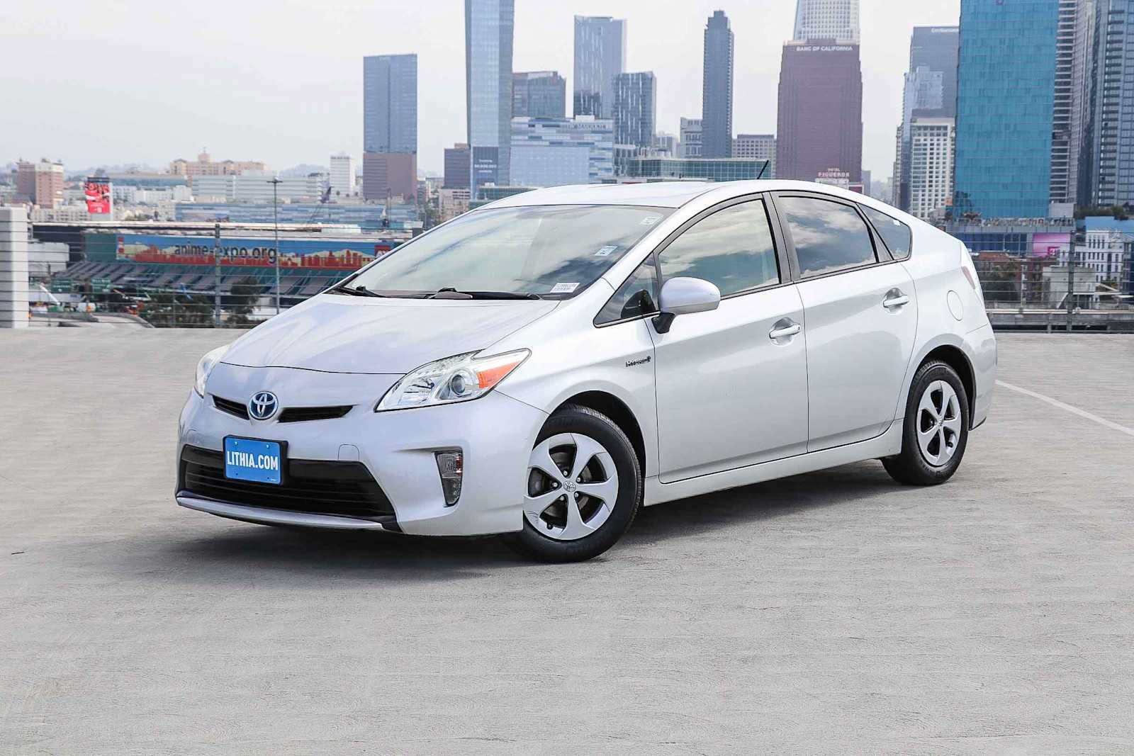 Used 2015 Toyota Prius Two FWD image 1