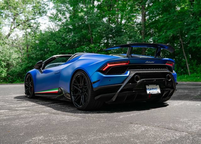 Used 2019 Lamborghini Huracan Performante AWD/4WD image 38